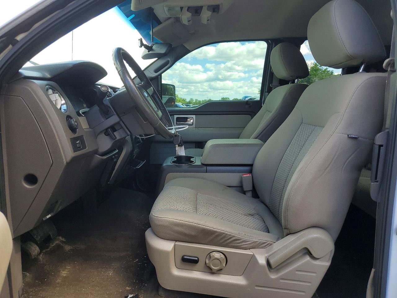 2009 Ford F150 White vin: 1FTRX12V89KC69544