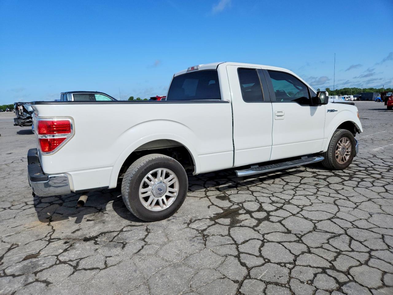 2009 Ford F150 Super Cab White vin: 1FTRX12VX9FA73288