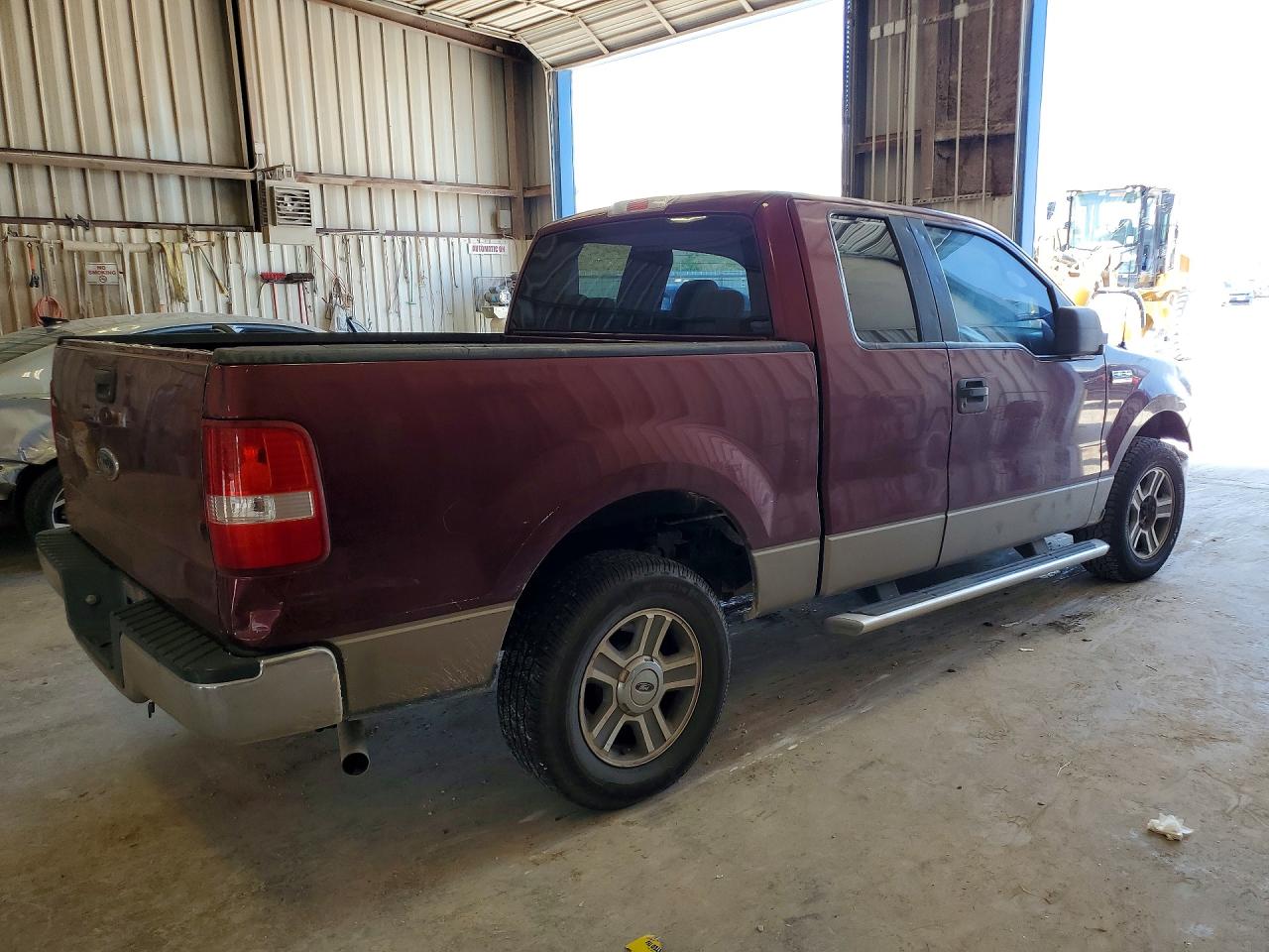 2005 Ford F-150 Burgundy vin: 1FTRX12W15FB15446