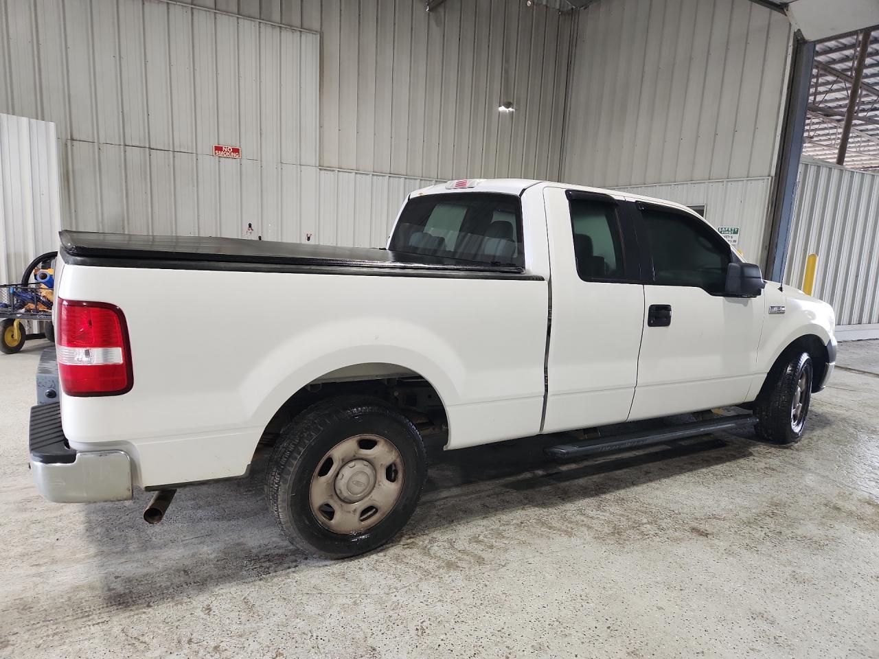 2005 Ford F150 White vin: 1FTRX12W15NA04336 Damage: Right Bed Side, Dent(S) W/ Paint Dmg, 1/2 To 1 Inch