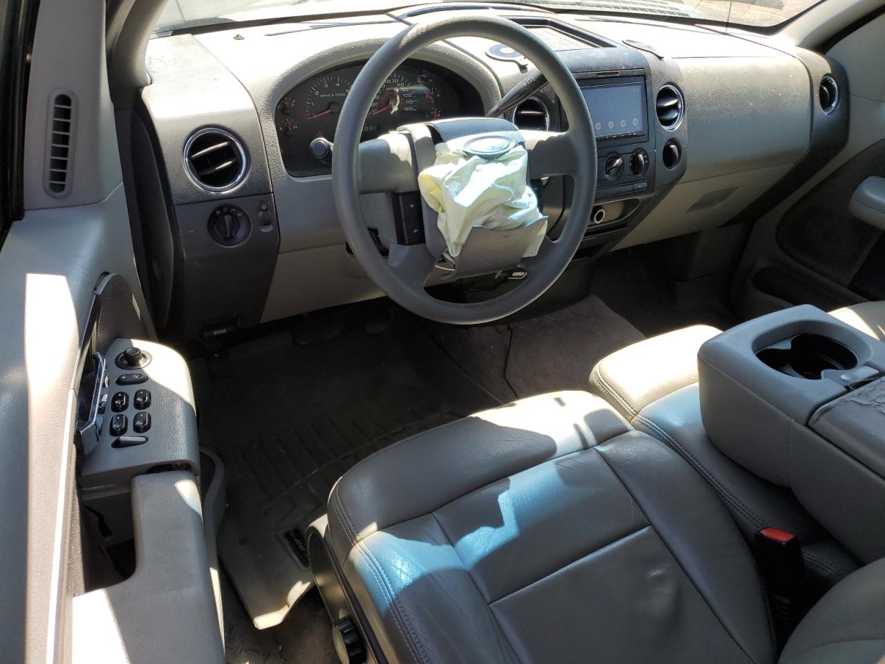 2006 Ford F150 Red vin: 1FTRX12W16KB12359
