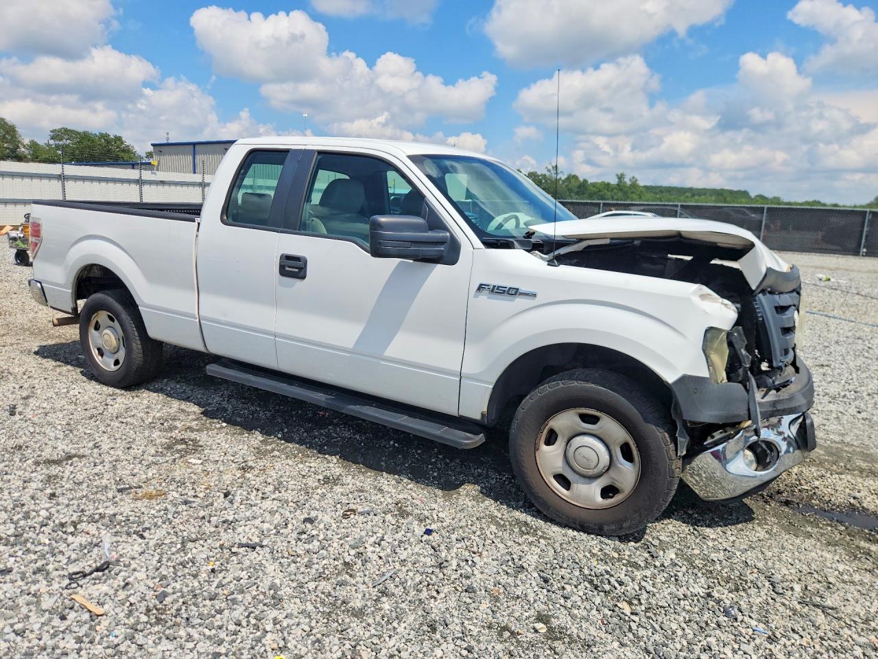 2009 Ford F150 Super Cab White vin: 1FTRX12W19FA09729