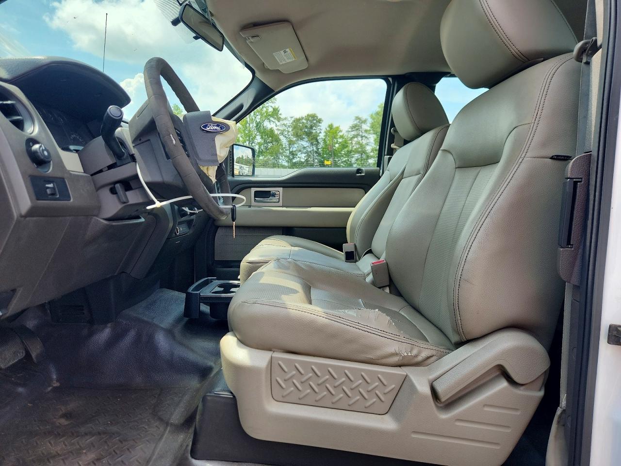 2009 Ford F150 Super Cab White vin: 1FTRX12W19FA09729