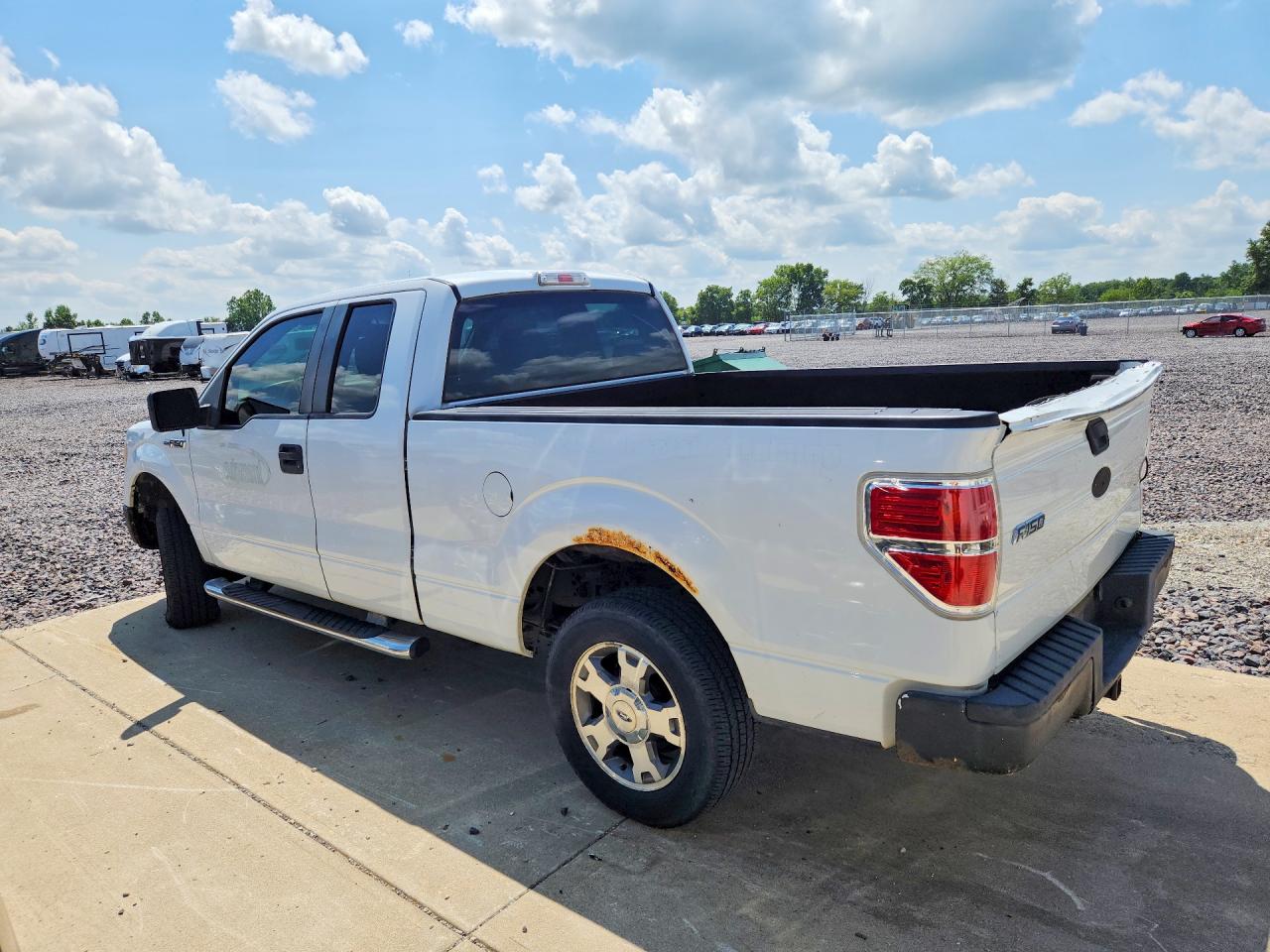 2009 Ford F150 Super Cab White vin: 1FTRX12W19FA99710