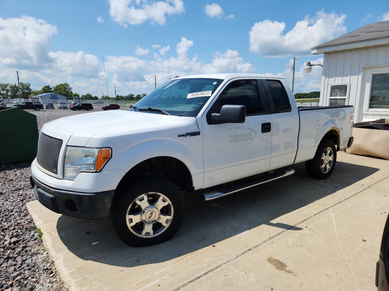 2009 Ford F150 Super Cab White vin: 1FTRX12W19FA99710 Damage: Left Rear Door, Dent(S) W/ Paint Dmg, 1/2 To 1 Inch