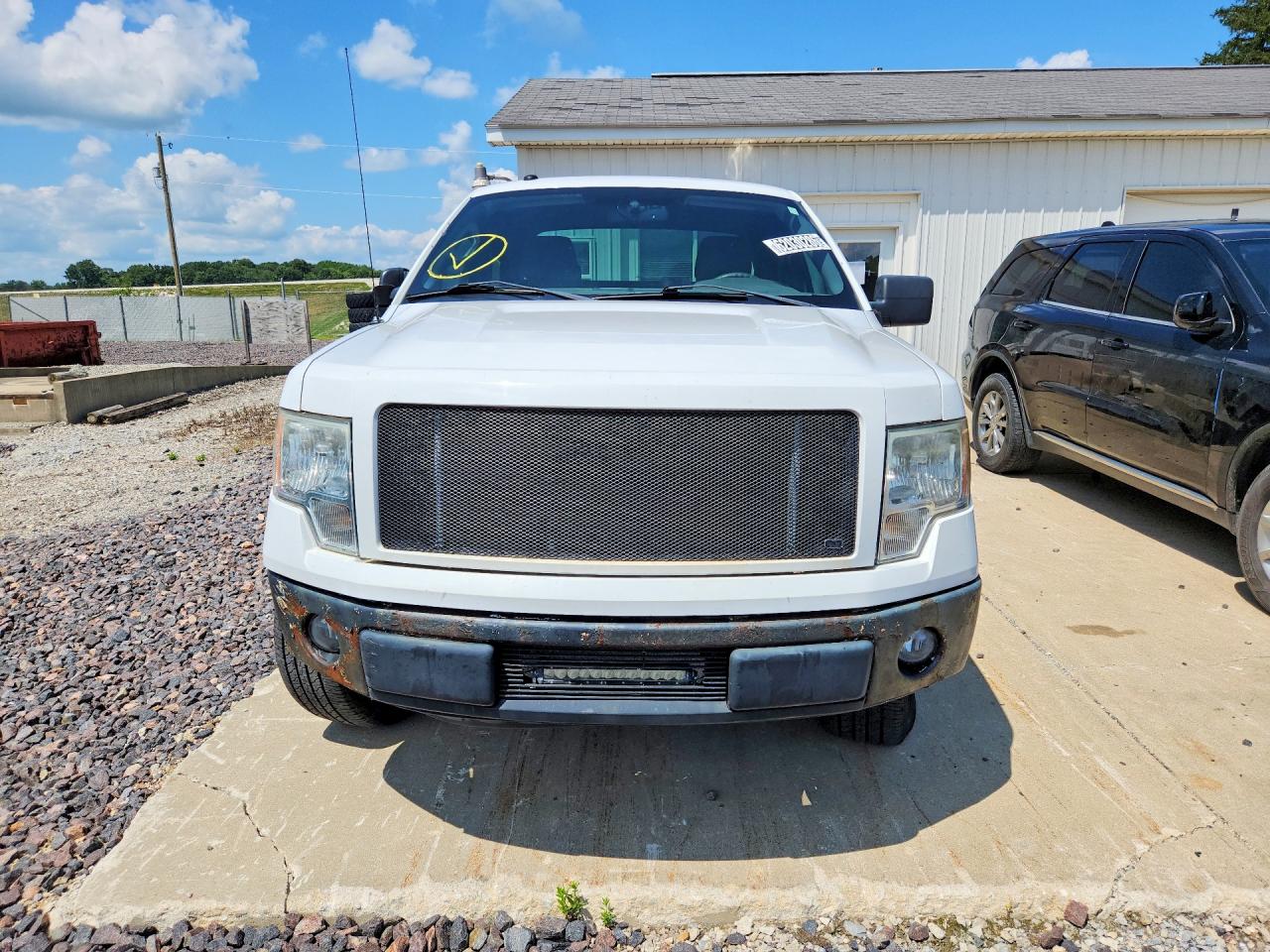 2009 Ford F150 Super Cab White vin: 1FTRX12W19FA99710