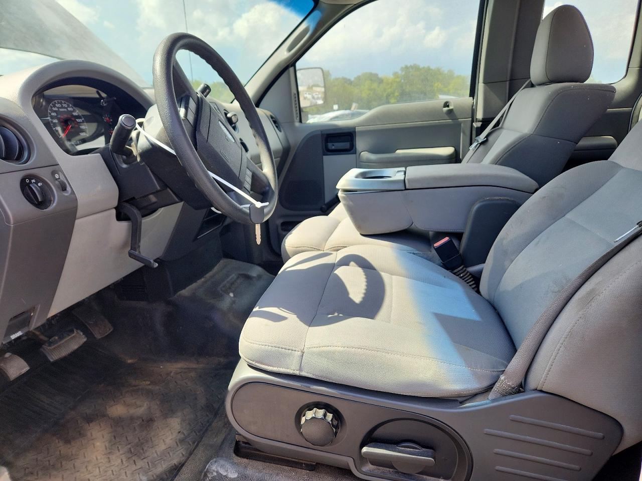 2006 Ford F150 Silver vin: 1FTRX12W26NB56594