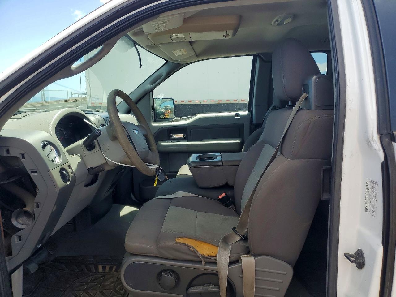 2005 Ford F150 White vin: 1FTRX12W35NA01034