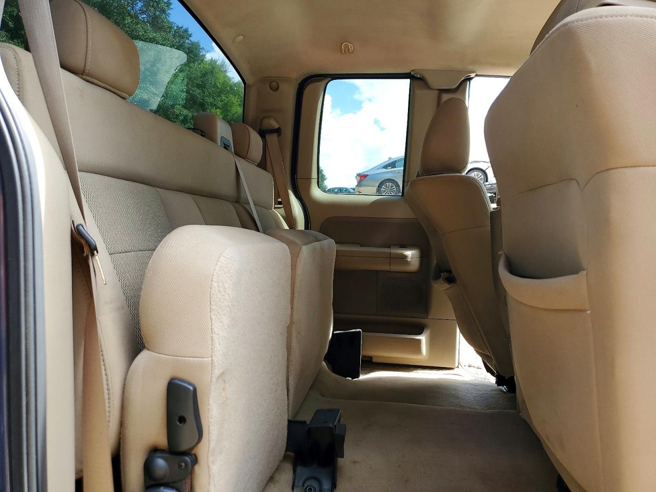 2005 Ford F150 Two Tone vin: 1FTRX12W35NB05393