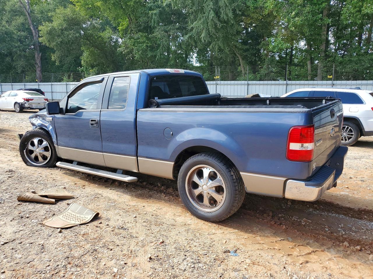 2005 Ford F150 Two Tone vin: 1FTRX12W35NB05393