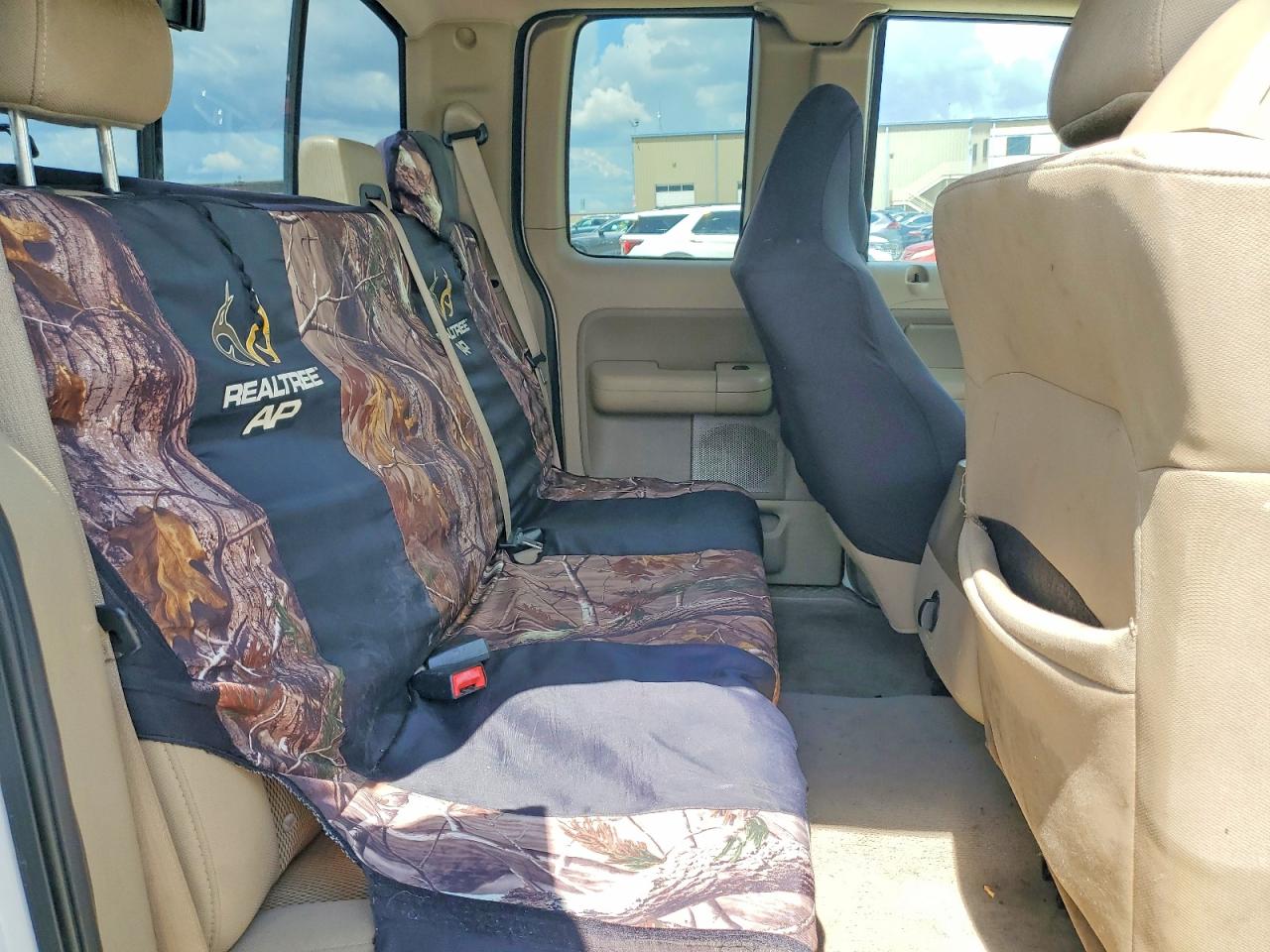 2005 Ford F150 White vin: 1FTRX12W35NC03405