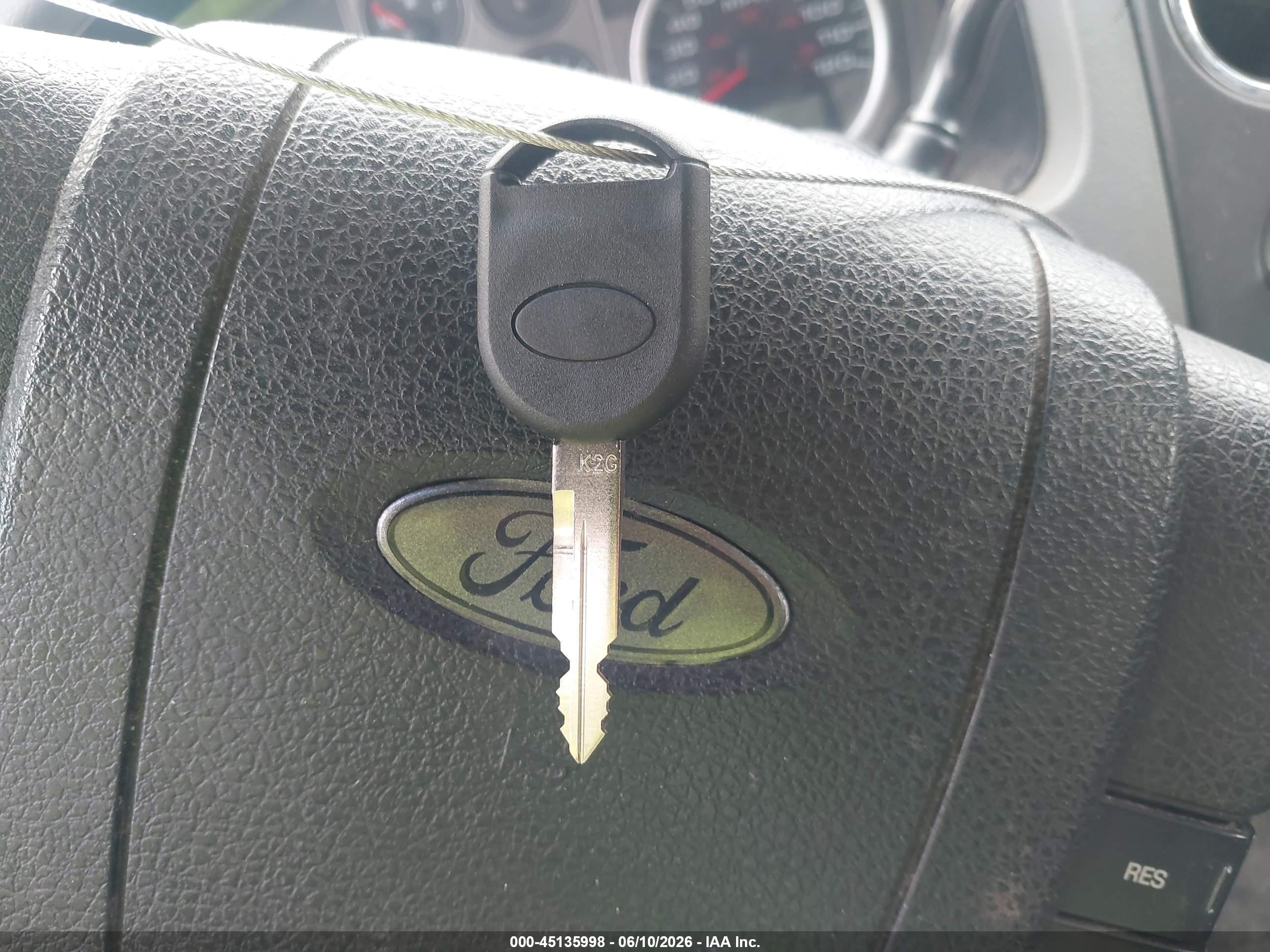 2007 Ford F-150 Stx/xl/xlt Белый vin: 1FTRX12W37FA43135