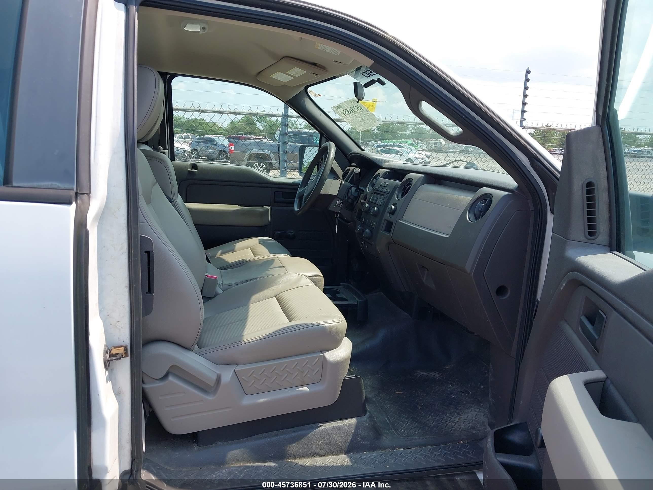 2009 Ford F-150 Stx/xl White vin: 1FTRX12W39KB24842