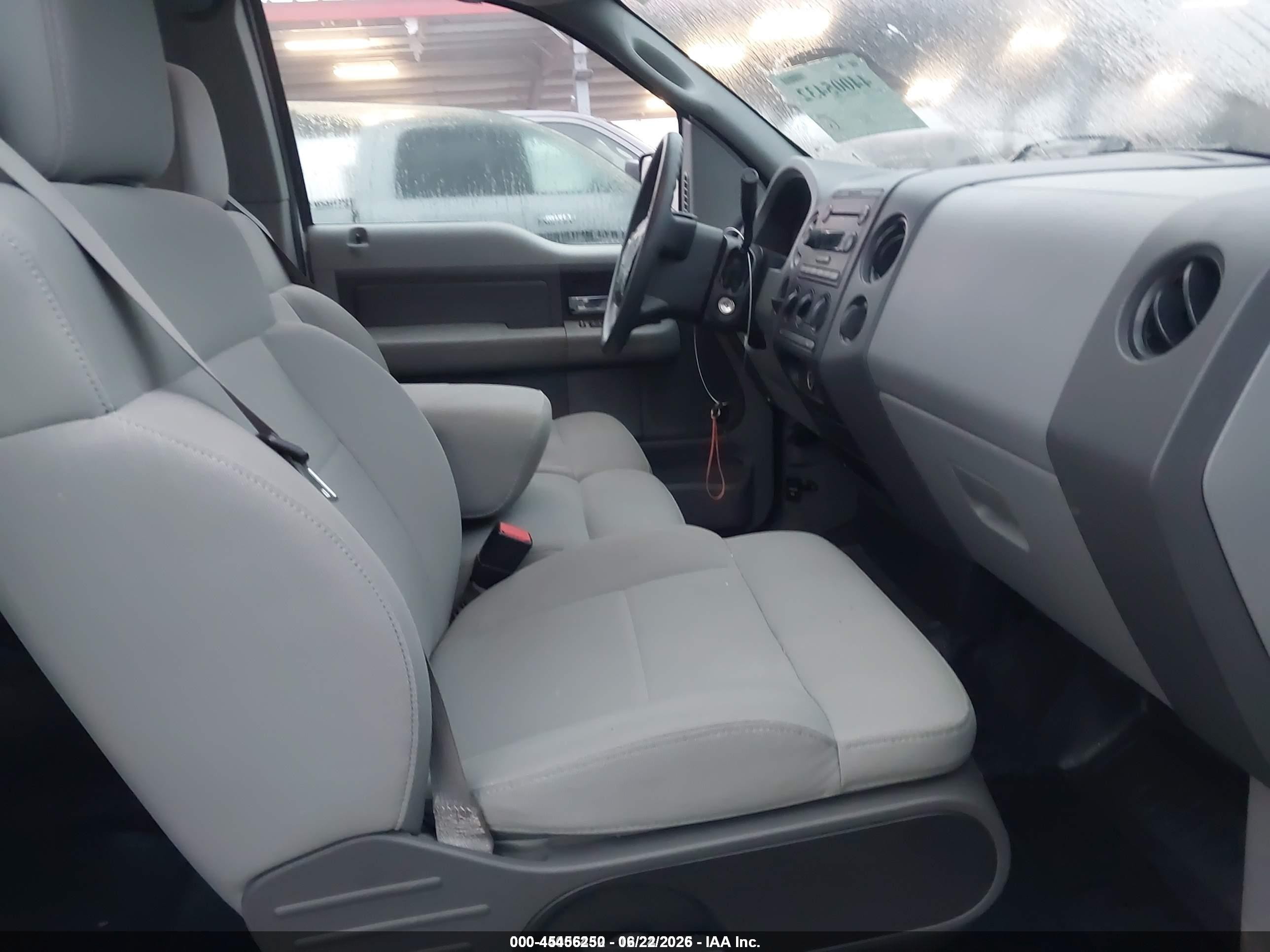 2007 Ford F-150 Stx/xl/xlt White vin: 1FTRX12W47KA69010