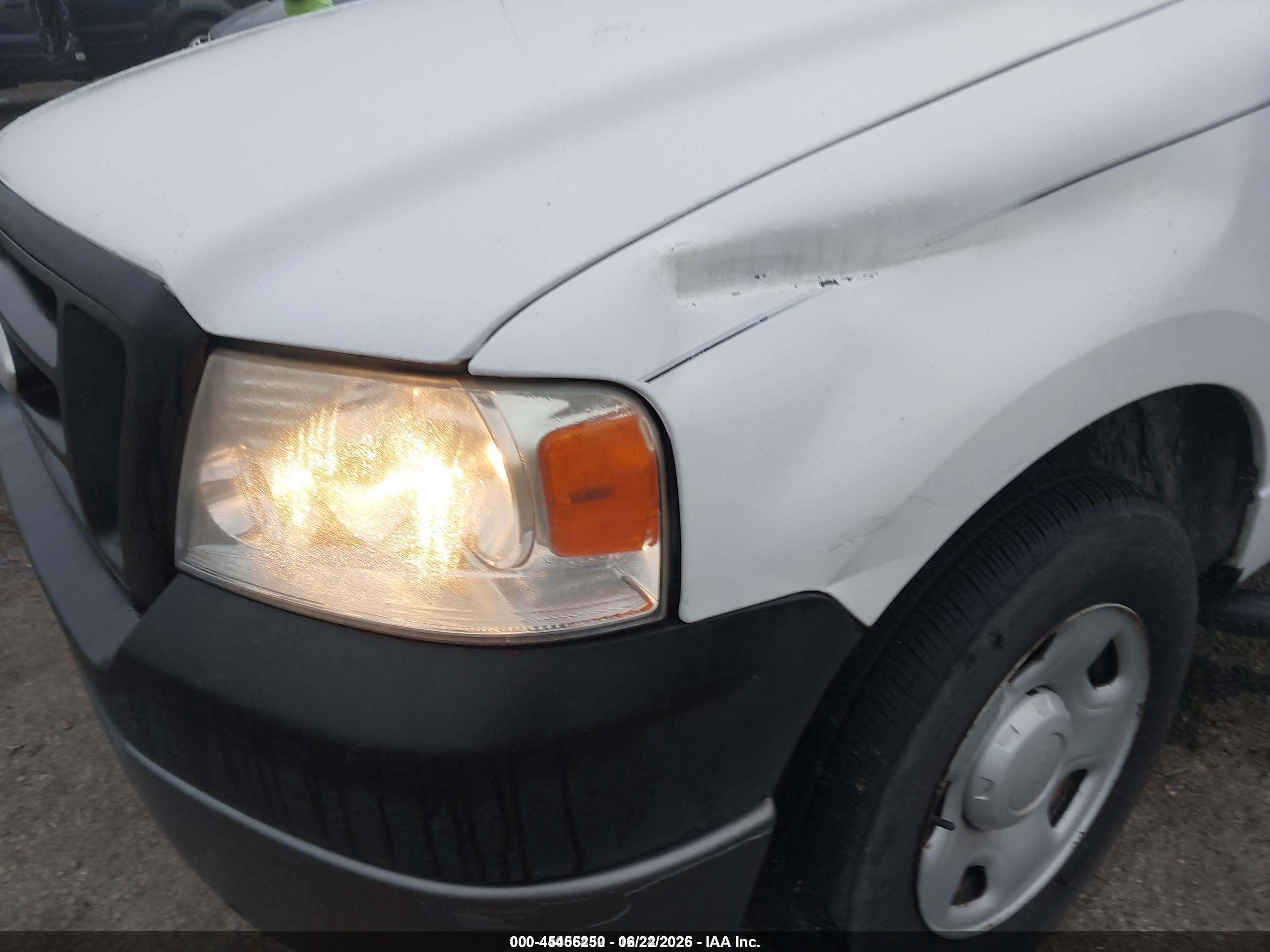 2007 Ford F-150 Stx/xl/xlt White vin: 1FTRX12W47KA69010