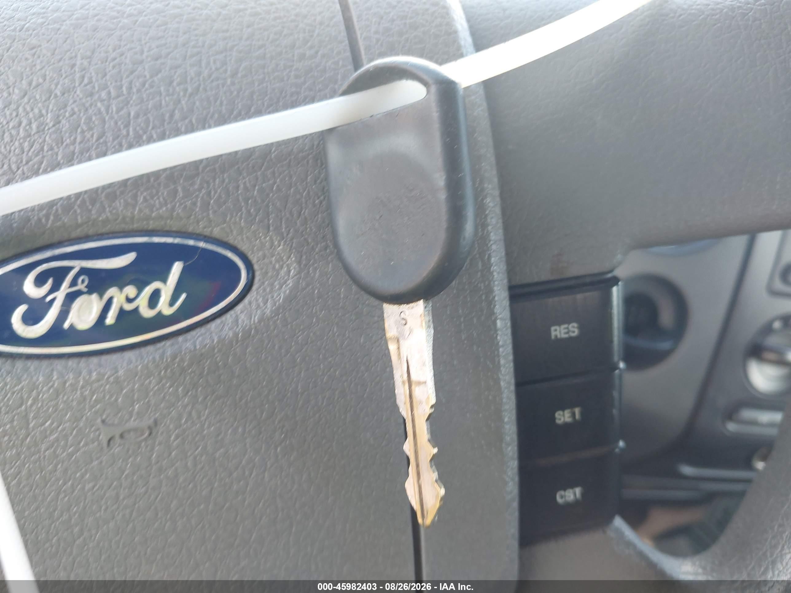 2004 Ford F-150 Stx/xl/xlt Белый vin: 1FTRX12W54NB30892