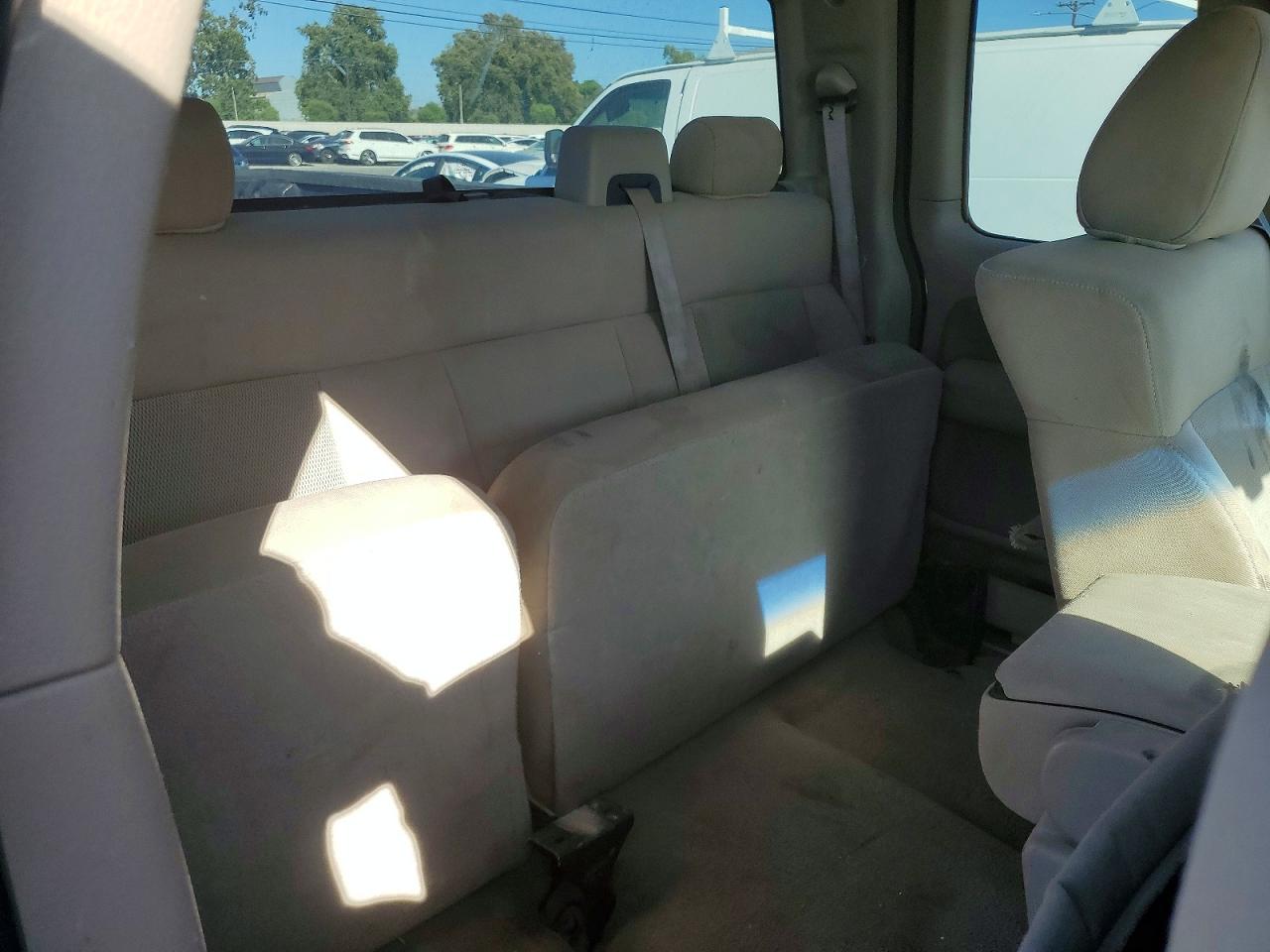 2006 Ford F150 Red vin: 1FTRX12W56NB16574