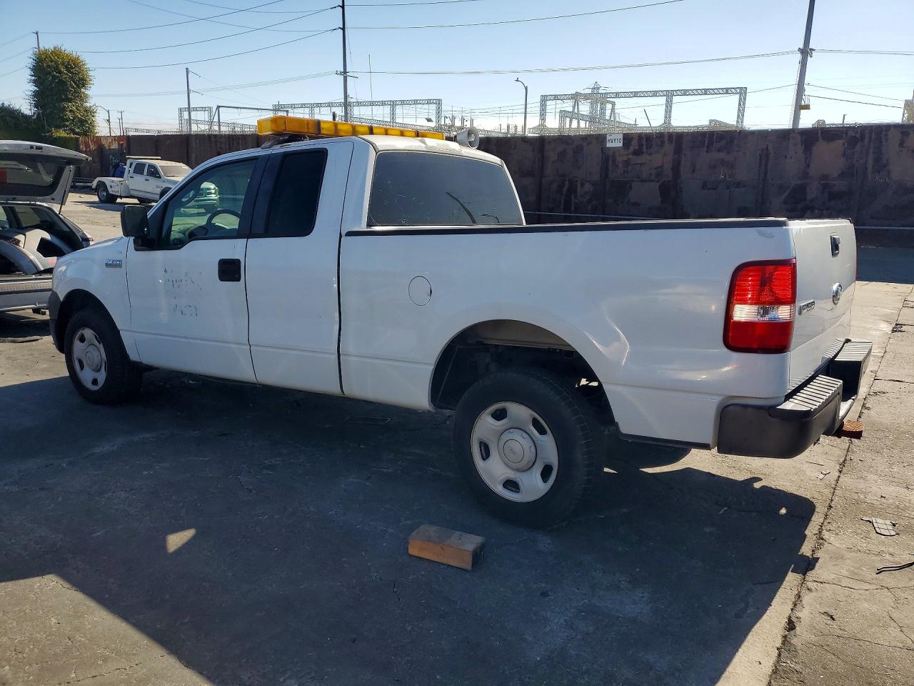 2007 Ford F150 White vin: 1FTRX12W57FB33354