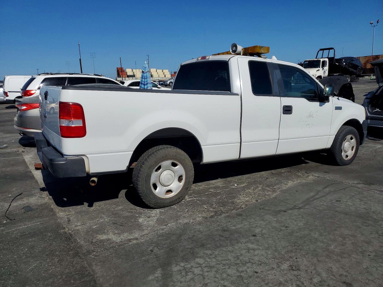 2007 Ford F150 White vin: 1FTRX12W57FB33354