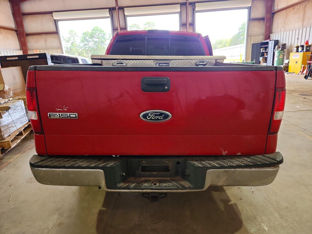 2005 Ford F150 Red vin: 1FTRX12W65NB82548