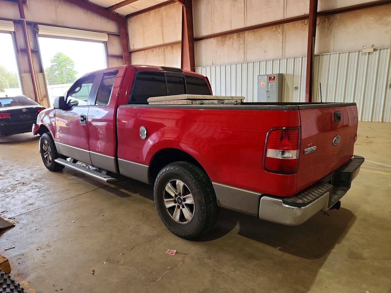 2005 Ford F150 Red vin: 1FTRX12W65NB82548
