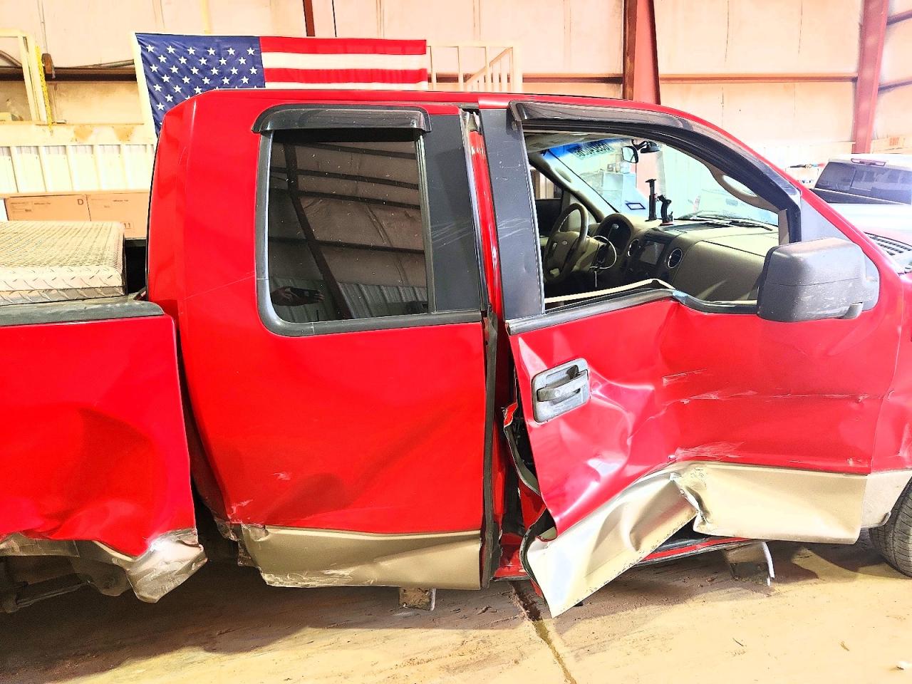 2005 Ford F150 Red vin: 1FTRX12W65NB82548