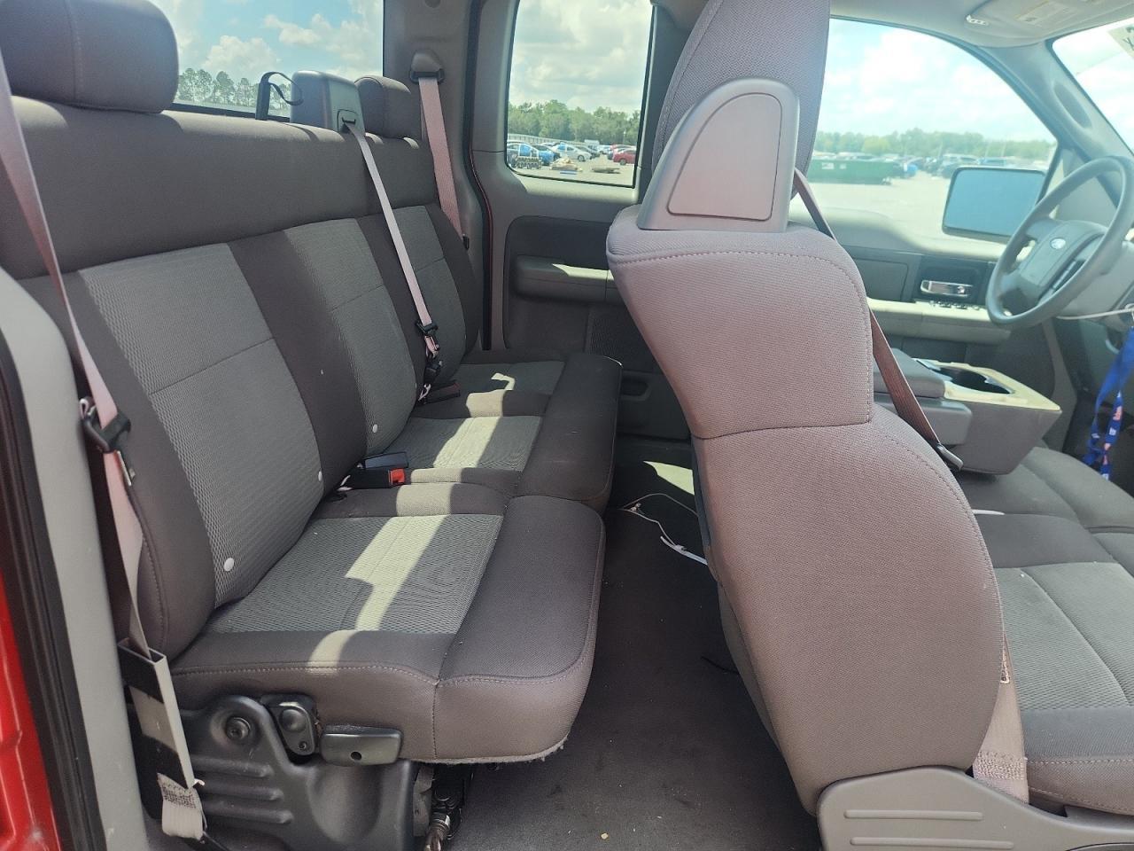 2004 Ford F150 Red vin: 1FTRX12W74NA72798