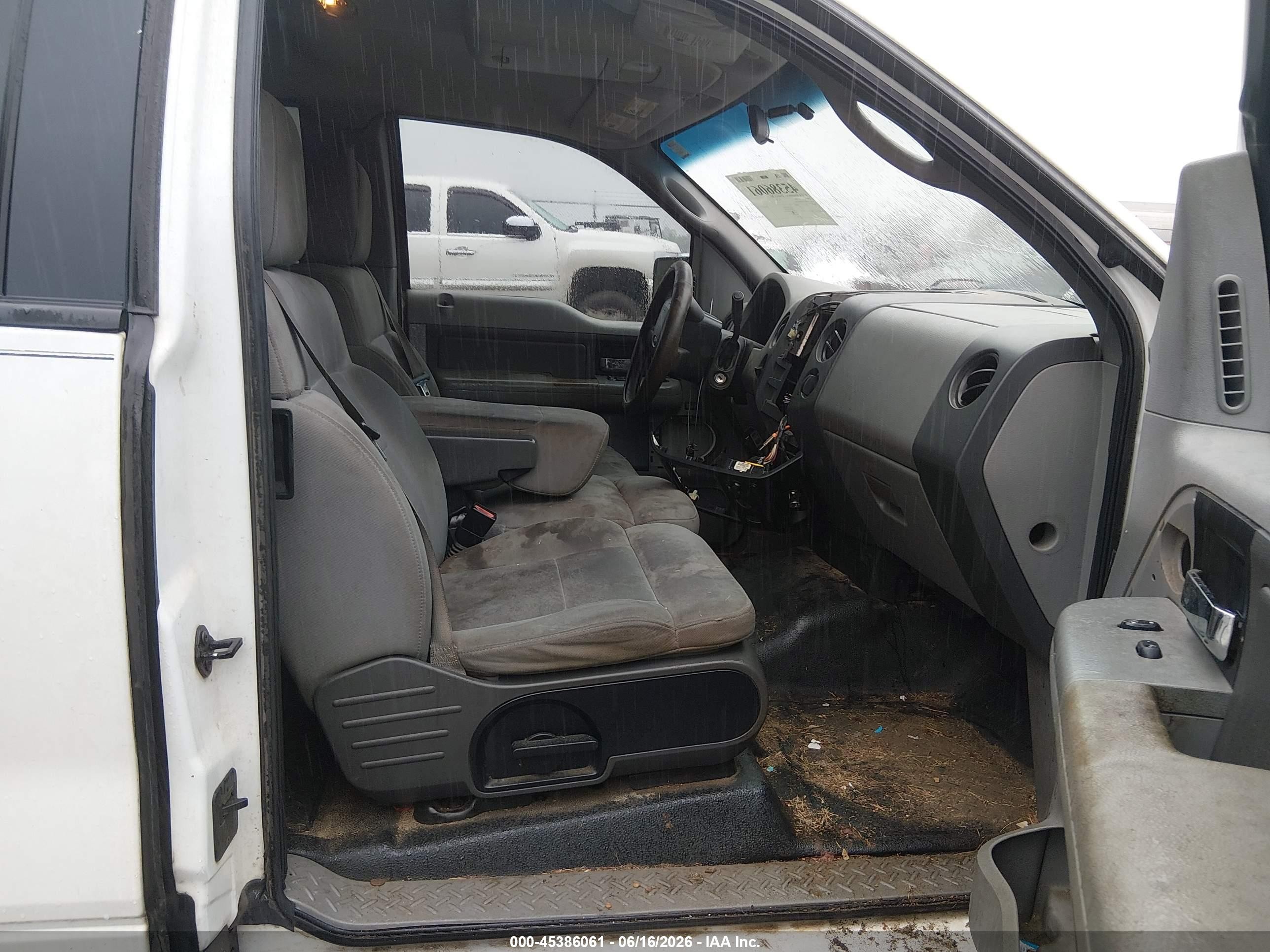2005 Ford F-150 Stx/xl/xlt Белый vin: 1FTRX12W75NA07595
