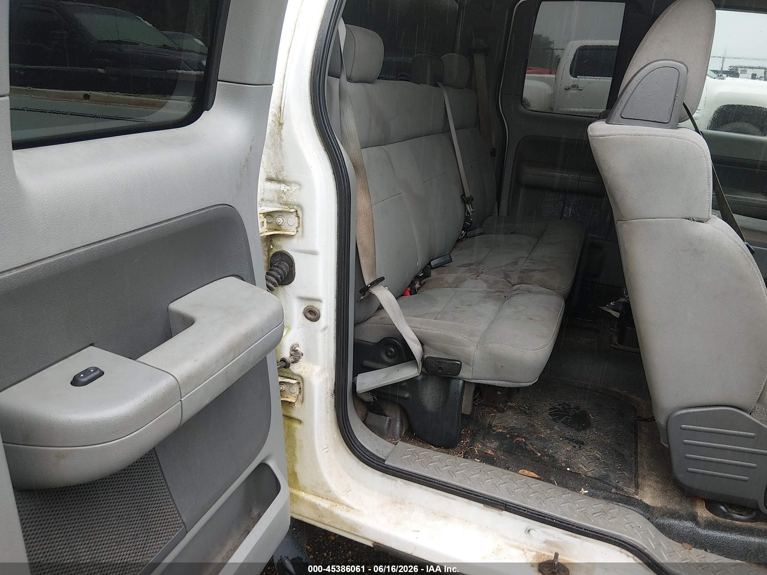 2005 Ford F-150 Stx/xl/xlt Белый vin: 1FTRX12W75NA07595
