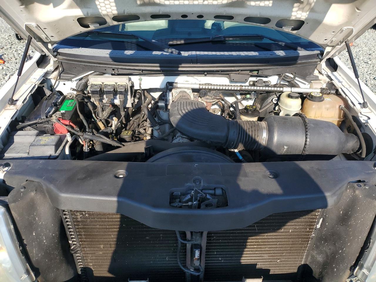 2005 Ford F150 Xl White vin: 1FTRX12W95NA18095