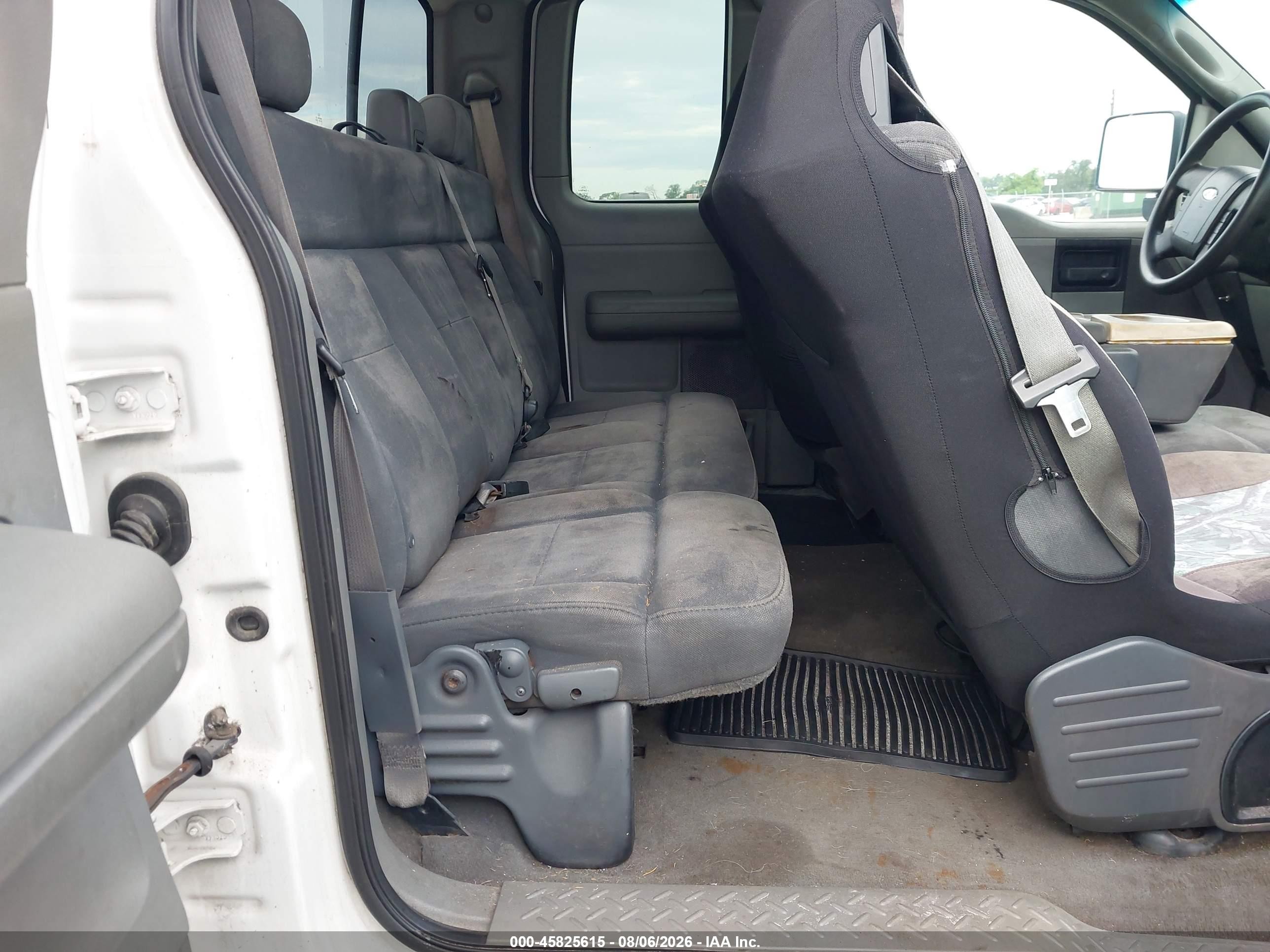 2004 Ford F-150 Stx/xl/xlt White vin: 1FTRX12WX4FA33620