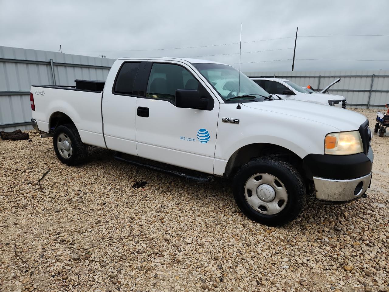 2008 Ford F150 Белый vin: 1FTRX14W08KC89307 Damage: Right Front Fender, Heavy Scratch, 1/2 To 1 Inch