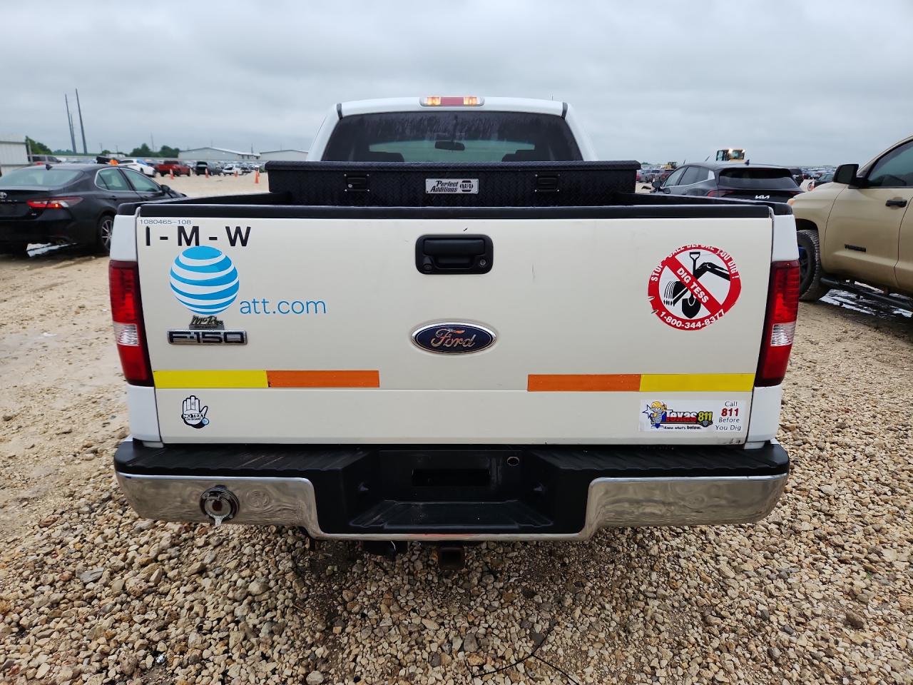 2008 Ford F150 Белый vin: 1FTRX14W08KC89307 Damage: Tailgate, Heavy Scratch, 2 To 3 Inches