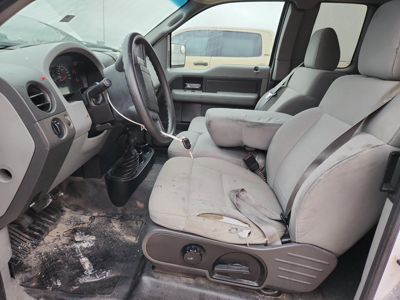 2008 Ford F150 Белый vin: 1FTRX14W08KC89307 Damage: Left Front Seat Cushion, Torn, 9 To 10 Inches