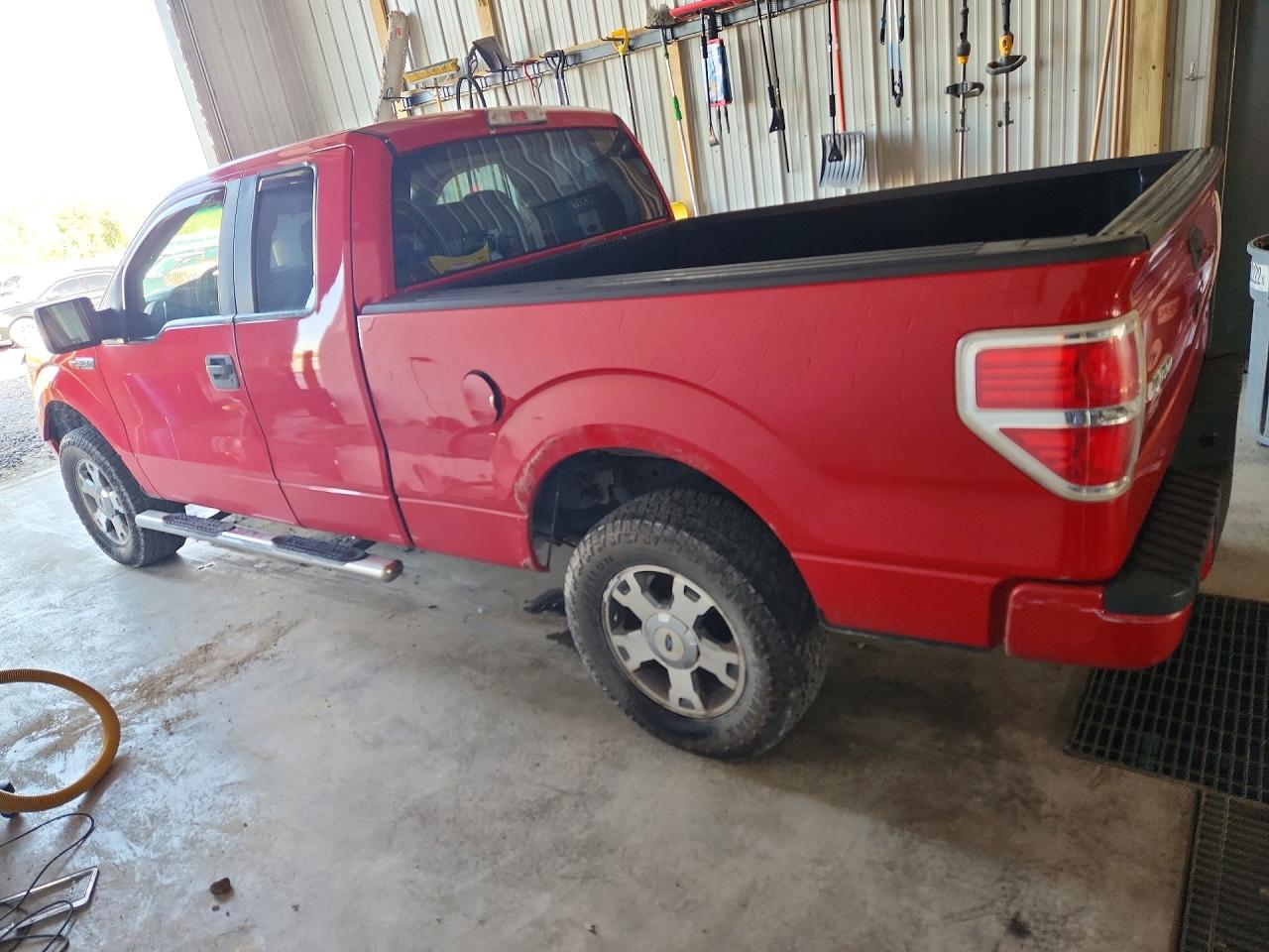 2009 Ford F150 Super Cab Red vin: 1FTRX14W59KB43678