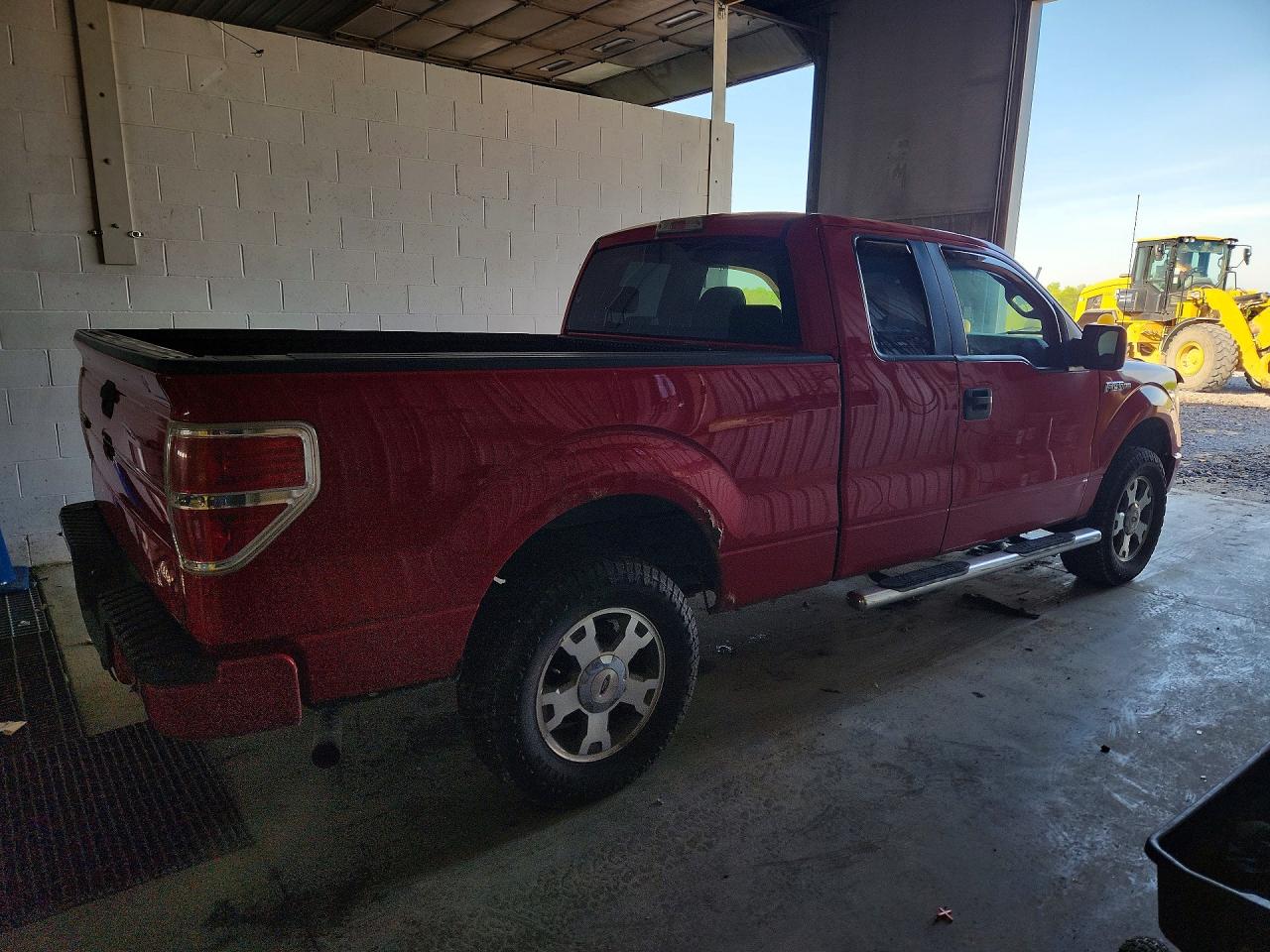 2009 Ford F150 Super Cab Red vin: 1FTRX14W59KB43678