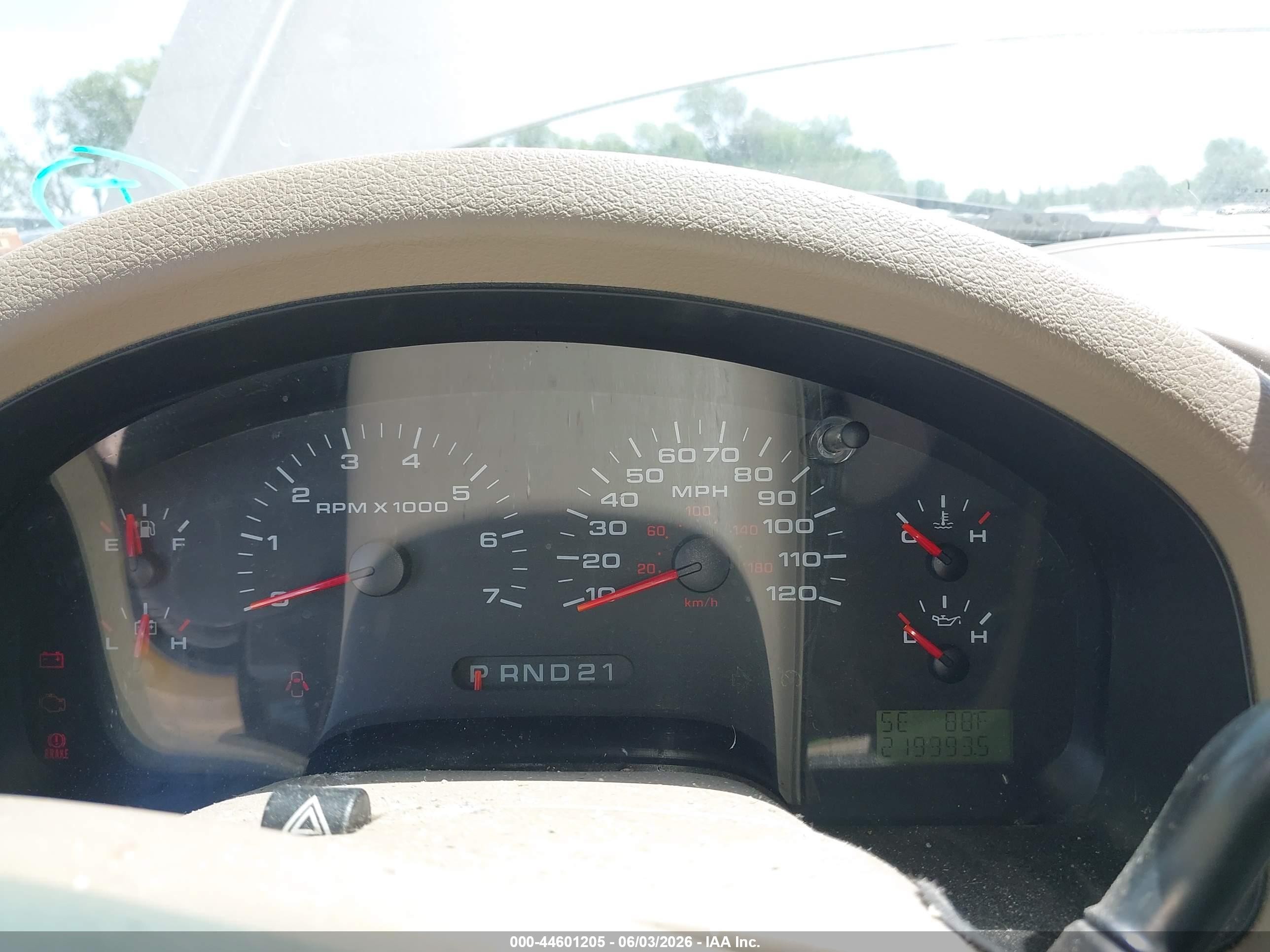 2004 Ford F-150 Stx/xl/xlt Beige vin: 1FTRX14W64NA81067