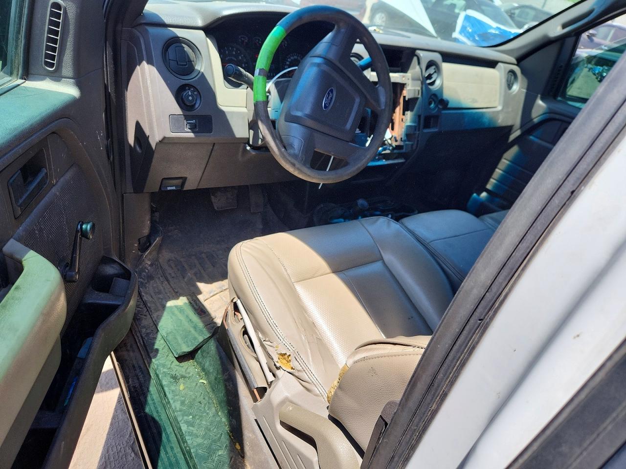 2009 Ford F150 Super Cab White vin: 1FTRX14W79FA02152