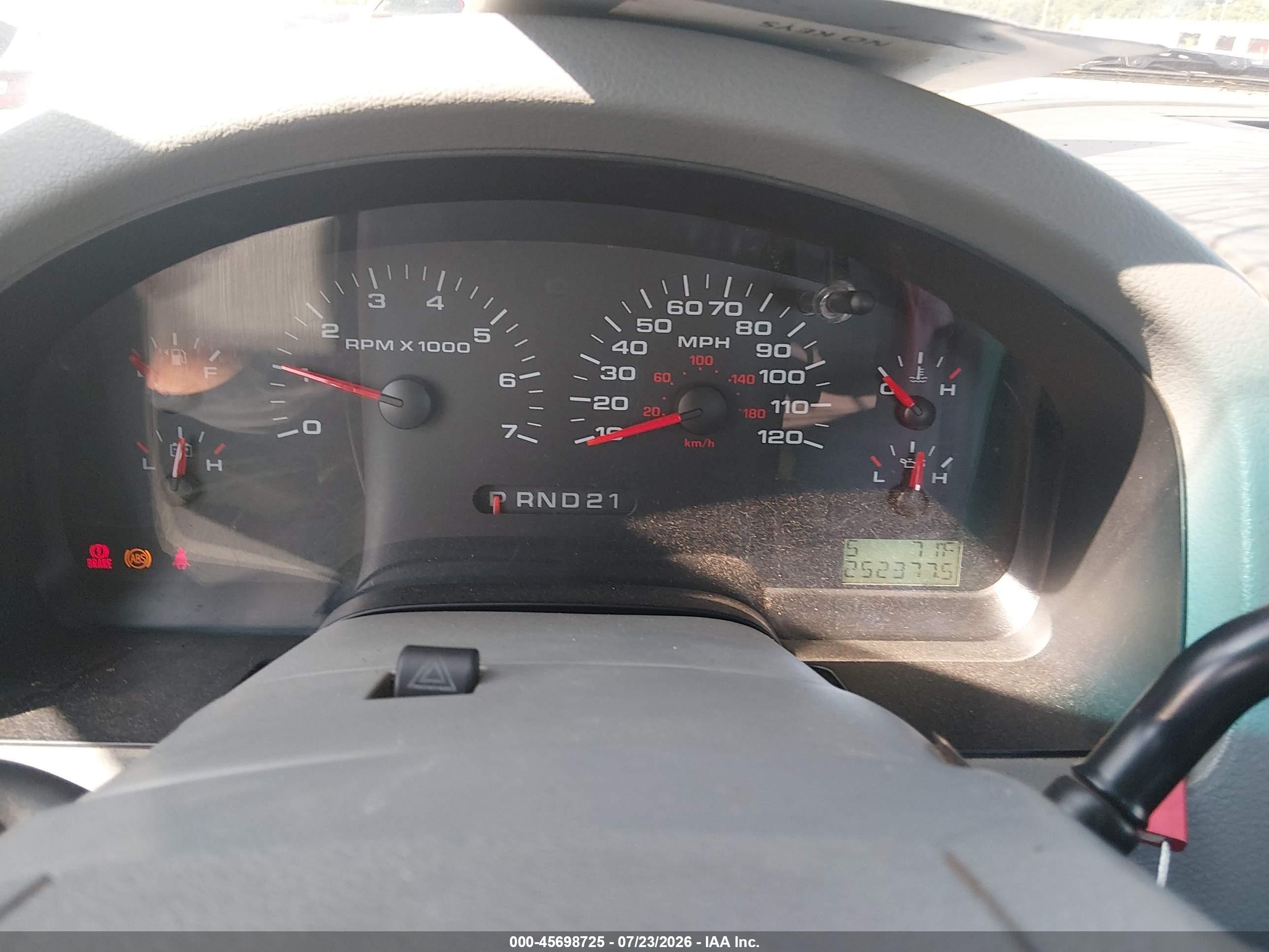 2004 Ford F-150 Stx/xl/xlt Серебряный vin: 1FTRX14W84FA17428