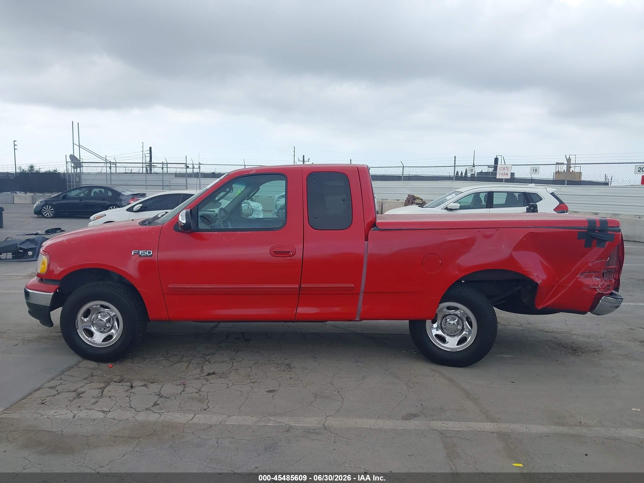 2003 Ford F-150 Xl/xlt Red vin: 1FTRX17233NA75895