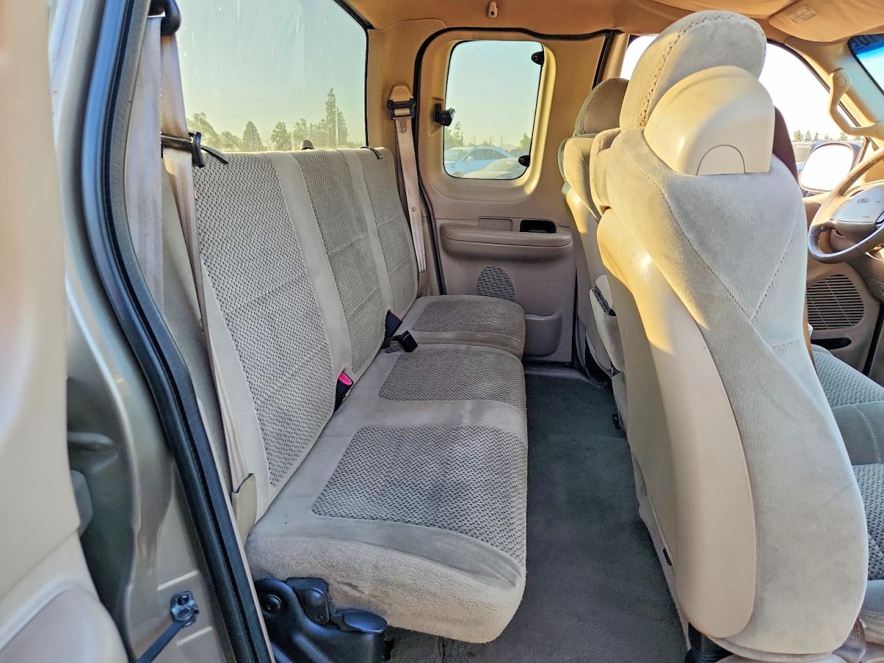 2002 Ford F150 Tan vin: 1FTRX17242NA85205