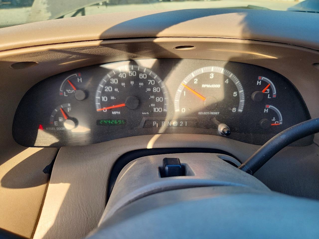 2002 Ford F150 Tan vin: 1FTRX17242NA85205