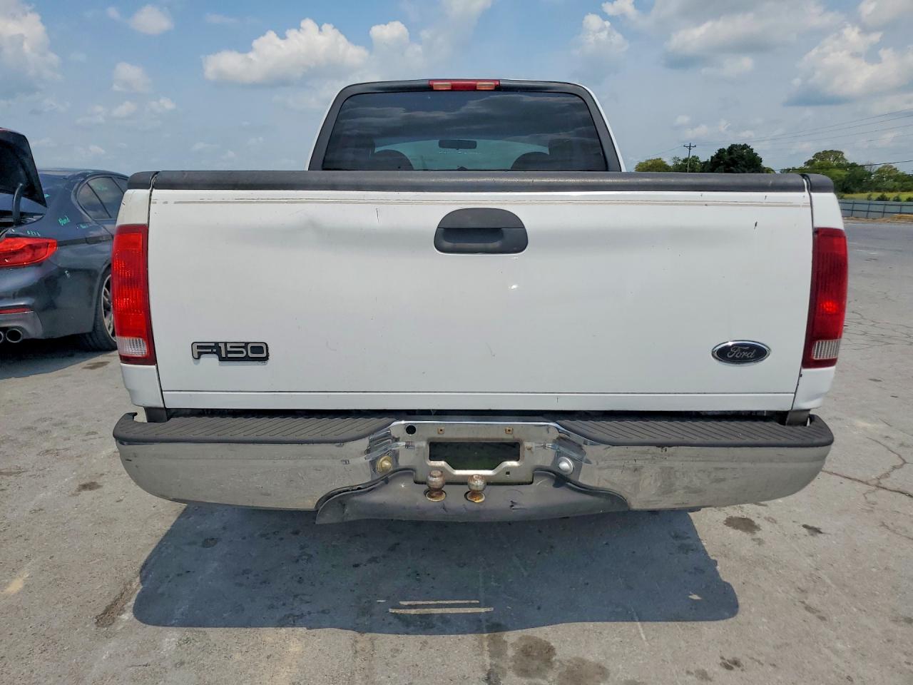 2002 Ford F150 White vin: 1FTRX17252NB04330