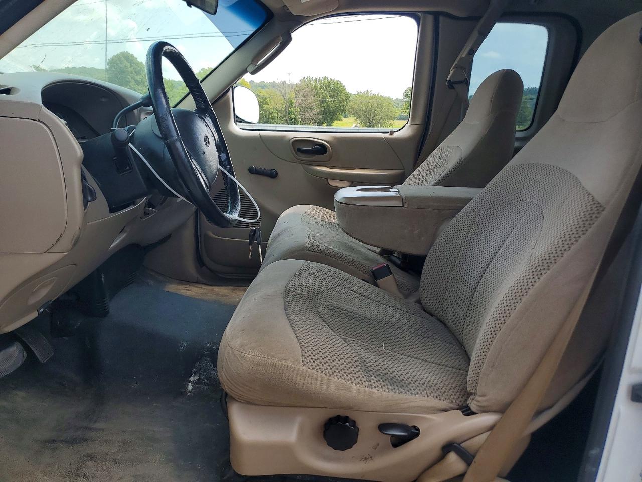 2002 Ford F150 White vin: 1FTRX17252NB04330