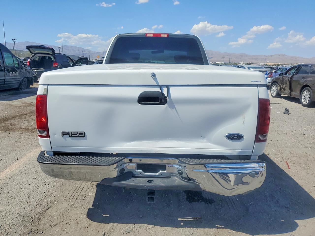 2002 Ford F150 White vin: 1FTRX17252NB12816