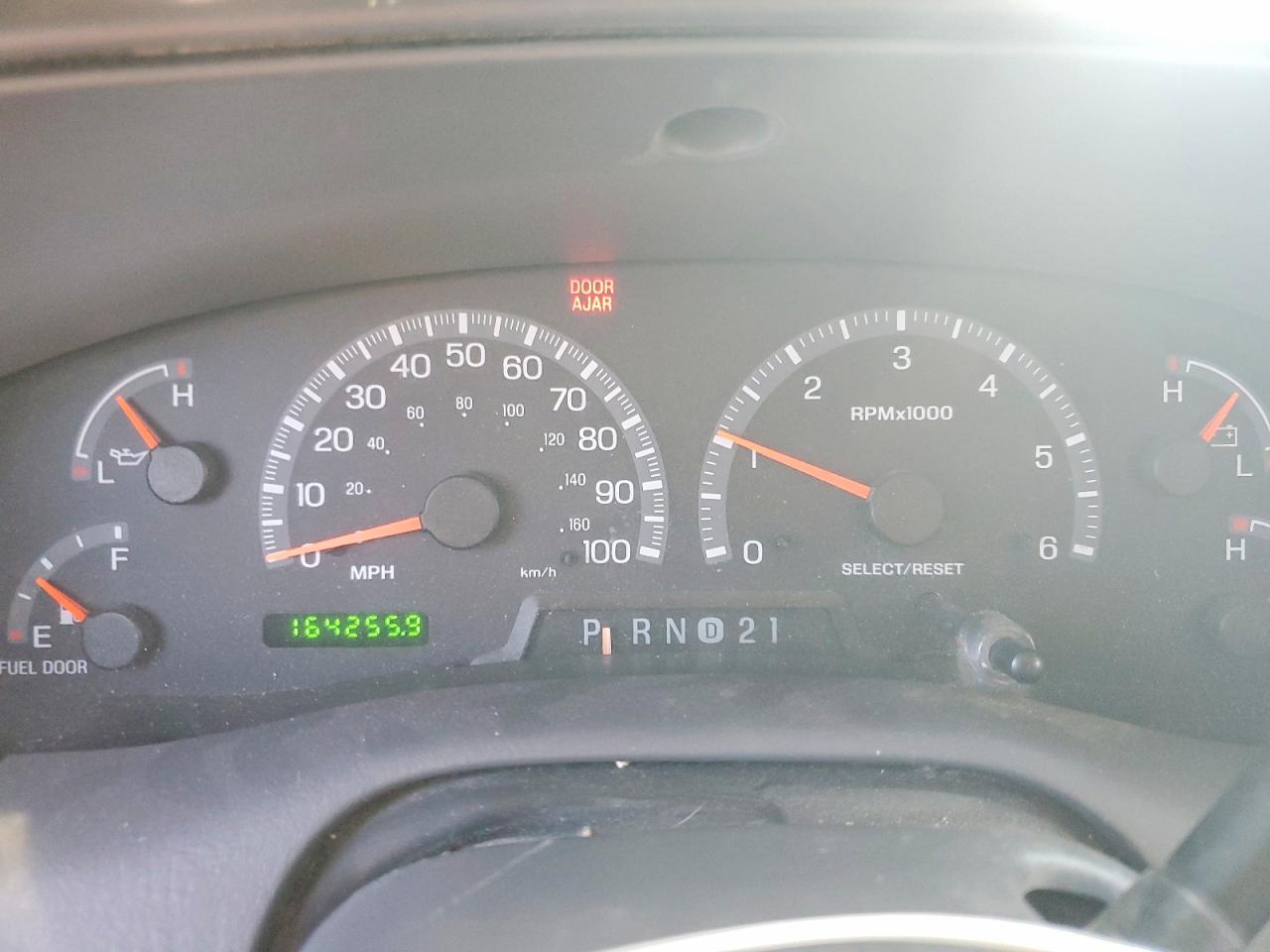 2002 Ford F150 White vin: 1FTRX17252NB12816