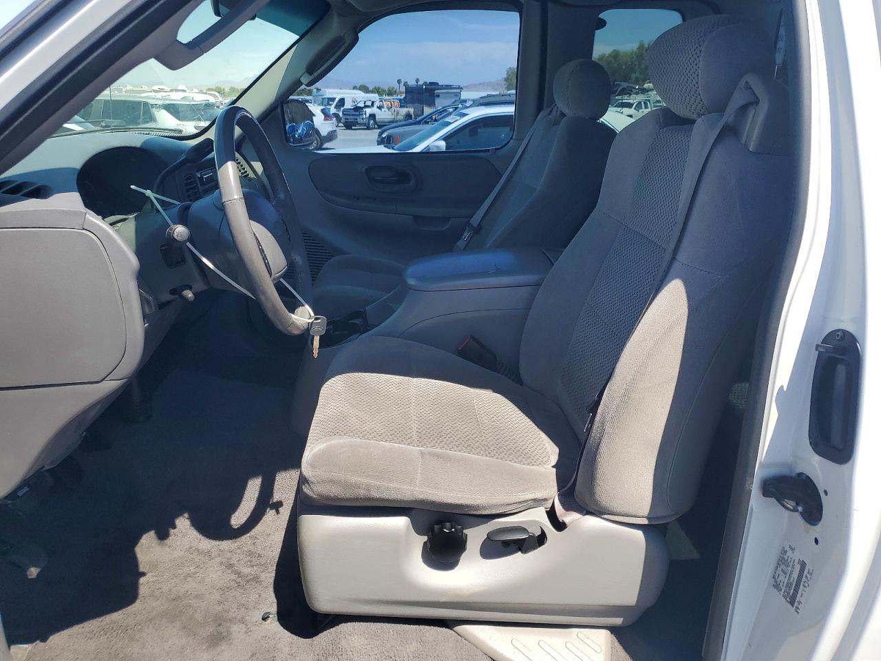 2002 Ford F150 White vin: 1FTRX17252NB12816