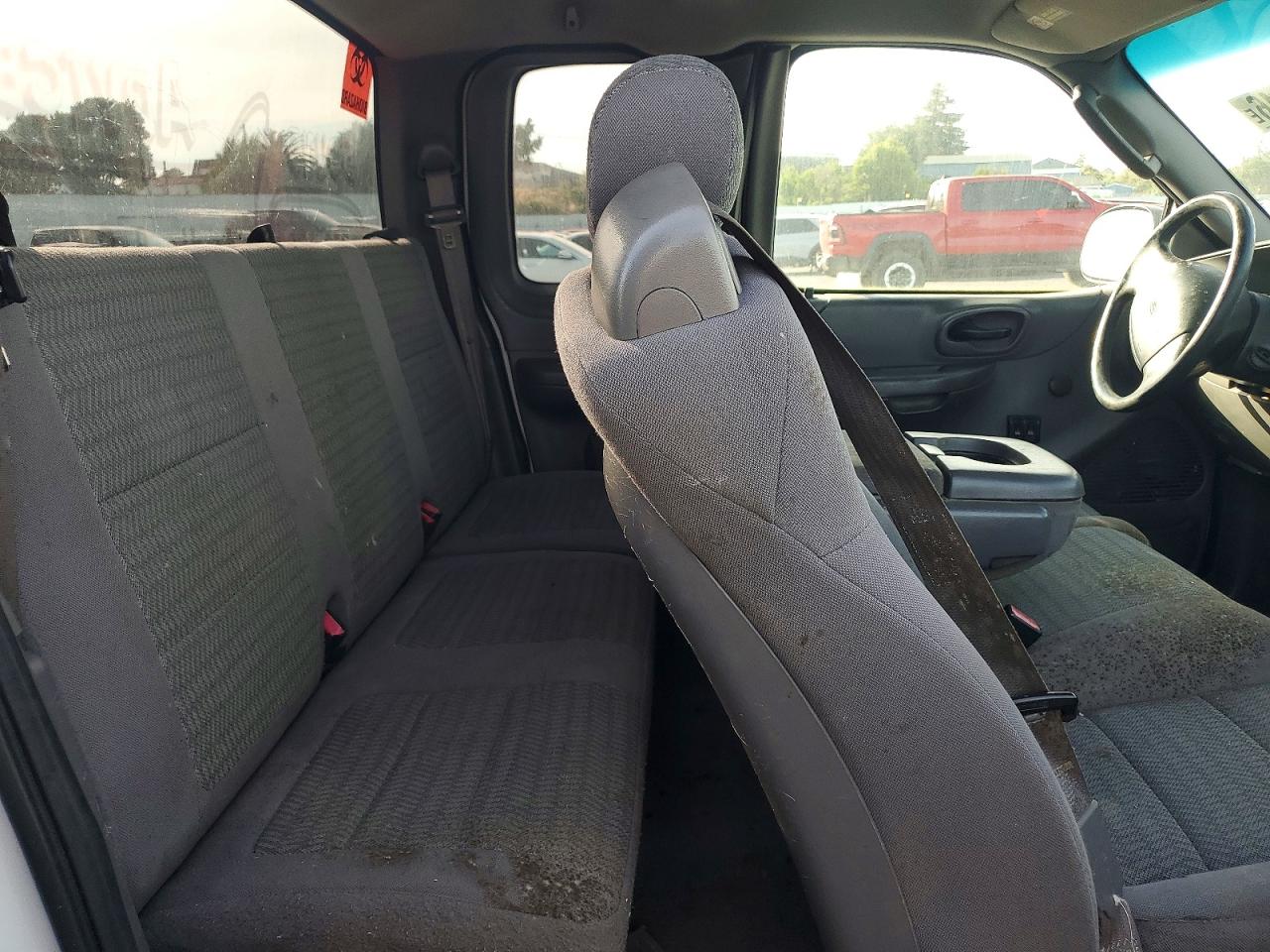 2002 Ford F150 Белый vin: 1FTRX17262NB54038