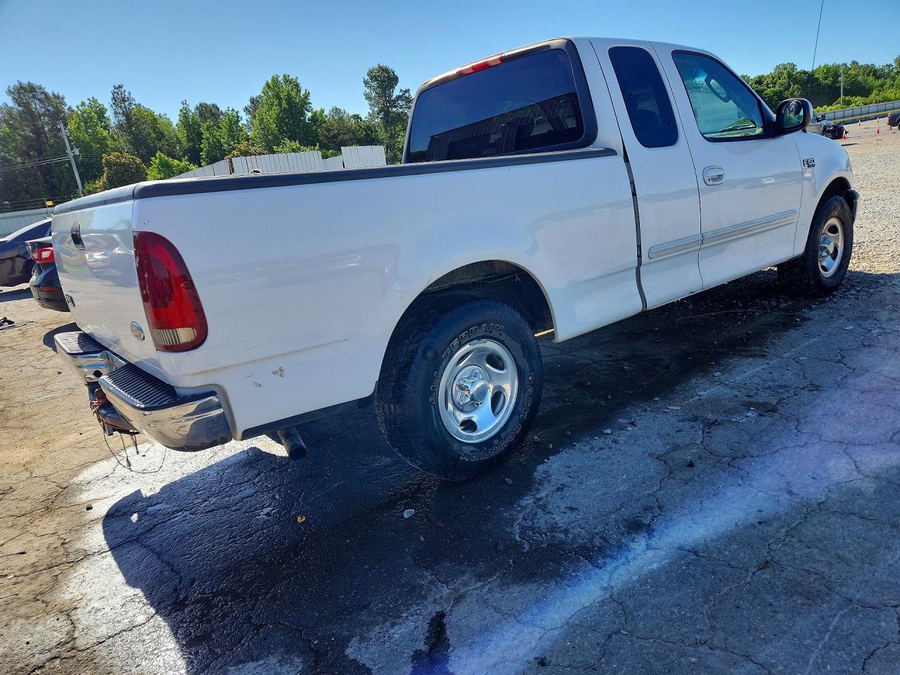 2002 Ford F150 White vin: 1FTRX17272NB09447