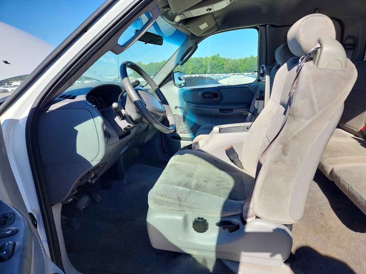 2002 Ford F150 White vin: 1FTRX17272NB09447